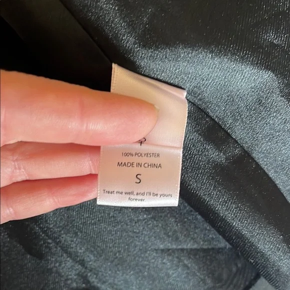 Selkie Black Puff Sleeve Dress - Picture 4 of 4